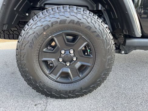 Used 2022 Jeep Gladiator Mojave image 18
