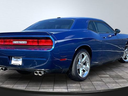 Used 2010 Dodge Challenger R/T RWD image 2