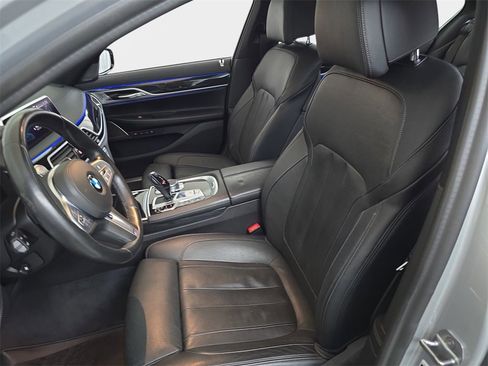 Used 2020 BMW 745e xDrive image 18