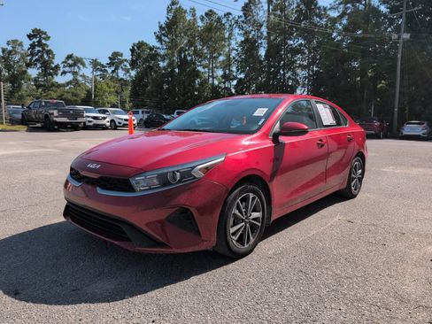 Used 2024 Kia Forte LXS w/ LXS Technology Package FWD image 4