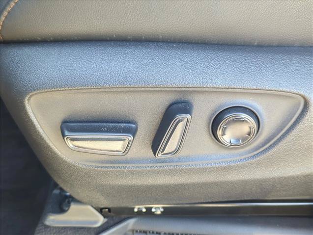 Certified 2025 Toyota Sienna Platinum FWD image 9