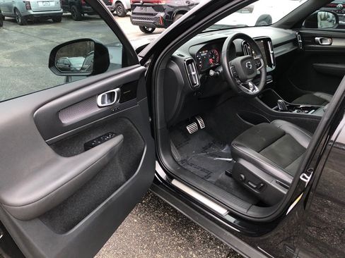 Used 2022 Volvo XC40 T5 R-Design w/ Advanced Package AWD/4WD image 11