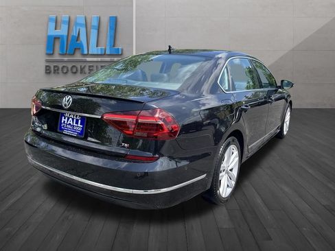 Used 2018 Volkswagen Passat 2.0T SEL Premium FWD image 5