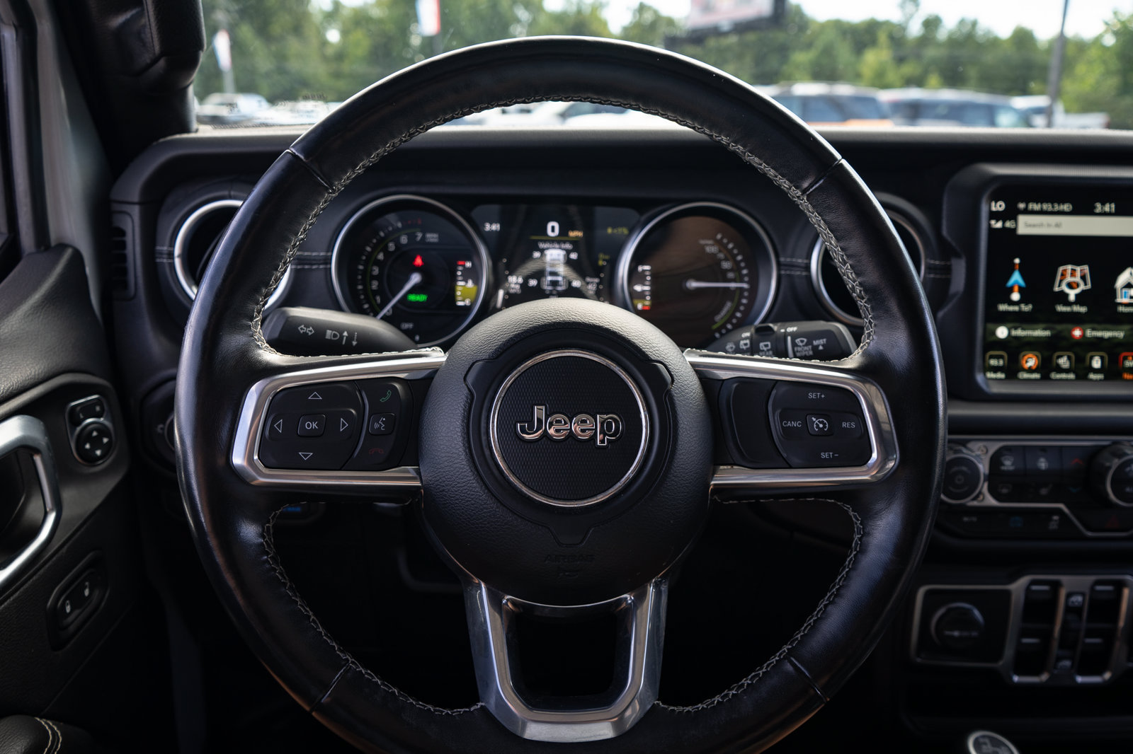 Used 2023 Jeep Wrangler Unlimited Sahara w/ Cold Weather Group AWD/4WD image 28