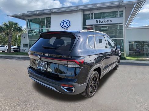 New 2026 Volkswagen Taos SE FWD image 4