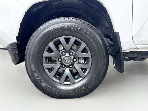 Certified 2022 Toyota Tacoma SR5 image 39