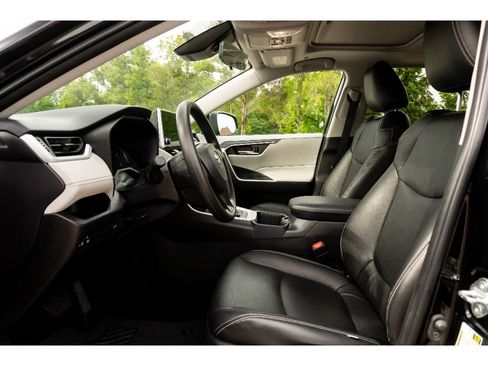 Used 2025 Toyota RAV4 XLE w/ Convenience Package FWD image 11
