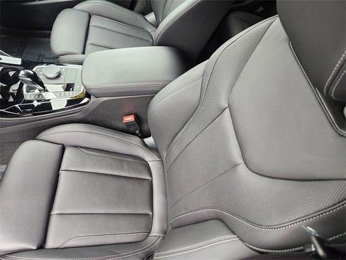 Used 2024 BMW X4 xDrive30i image 8