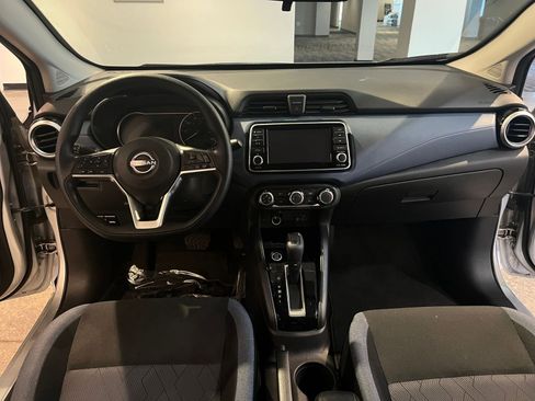 Used 2025 Nissan Versa SV image 32