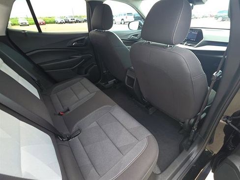 Used 2024 Chevrolet Trax LS w/ LS Convenience Package FWD image 13