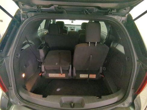 Used 2015 Ford Explorer XLT image 28