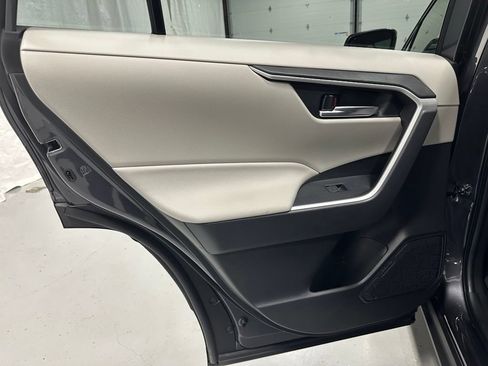 Used 2025 Toyota RAV4 XLE AWD/4WD image 42