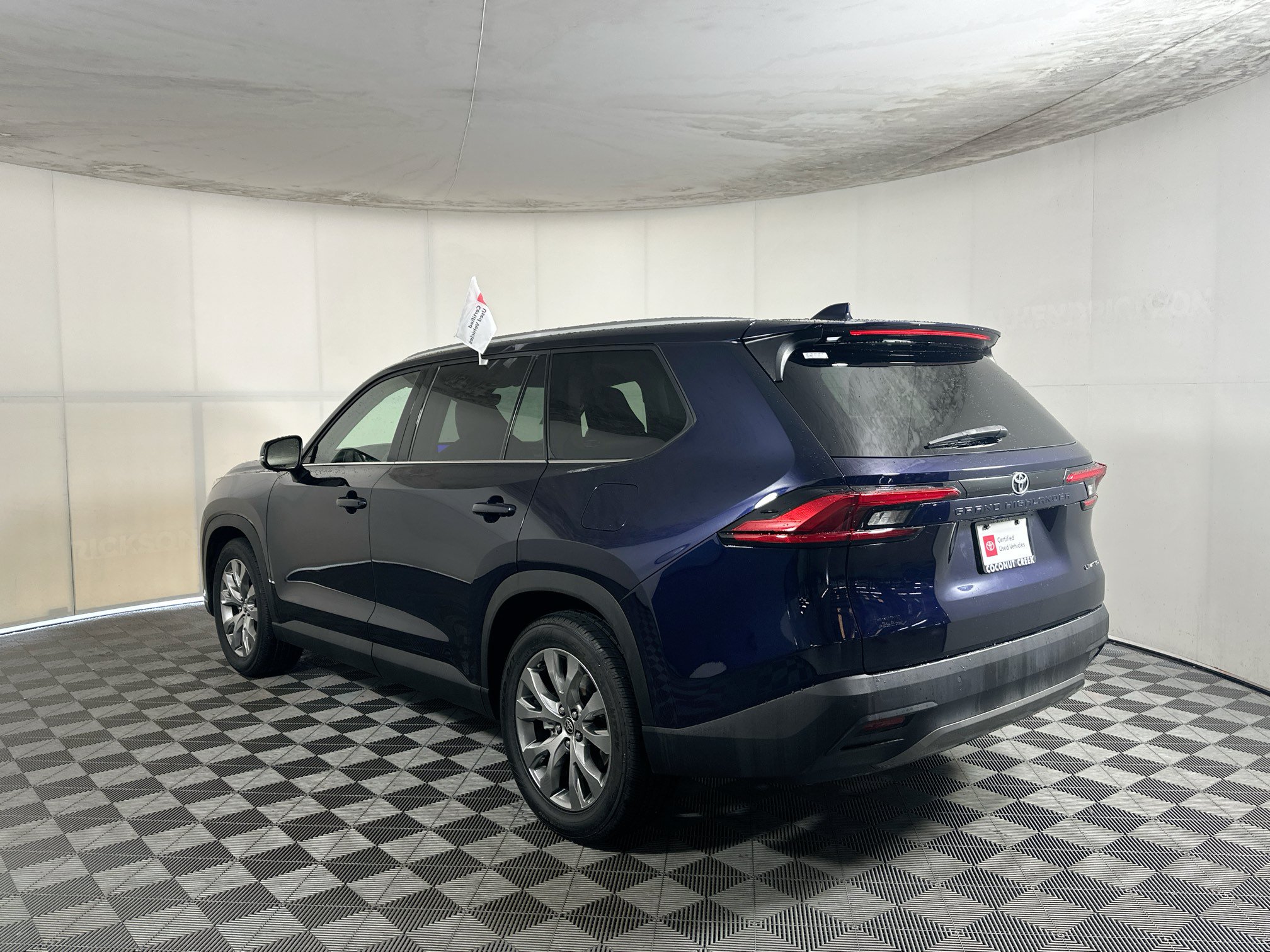 Certified 2024 Toyota Grand Highlander FWD image 5