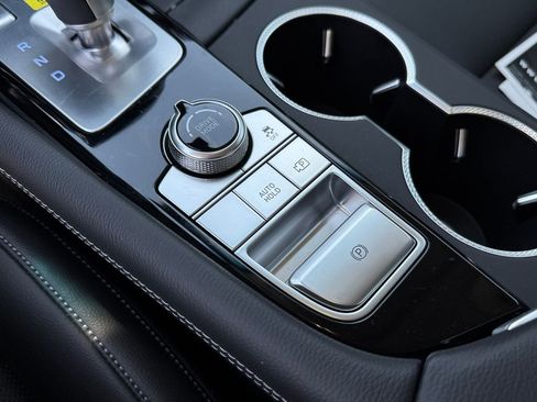 Used 2026 Genesis G70 2.5T image 31