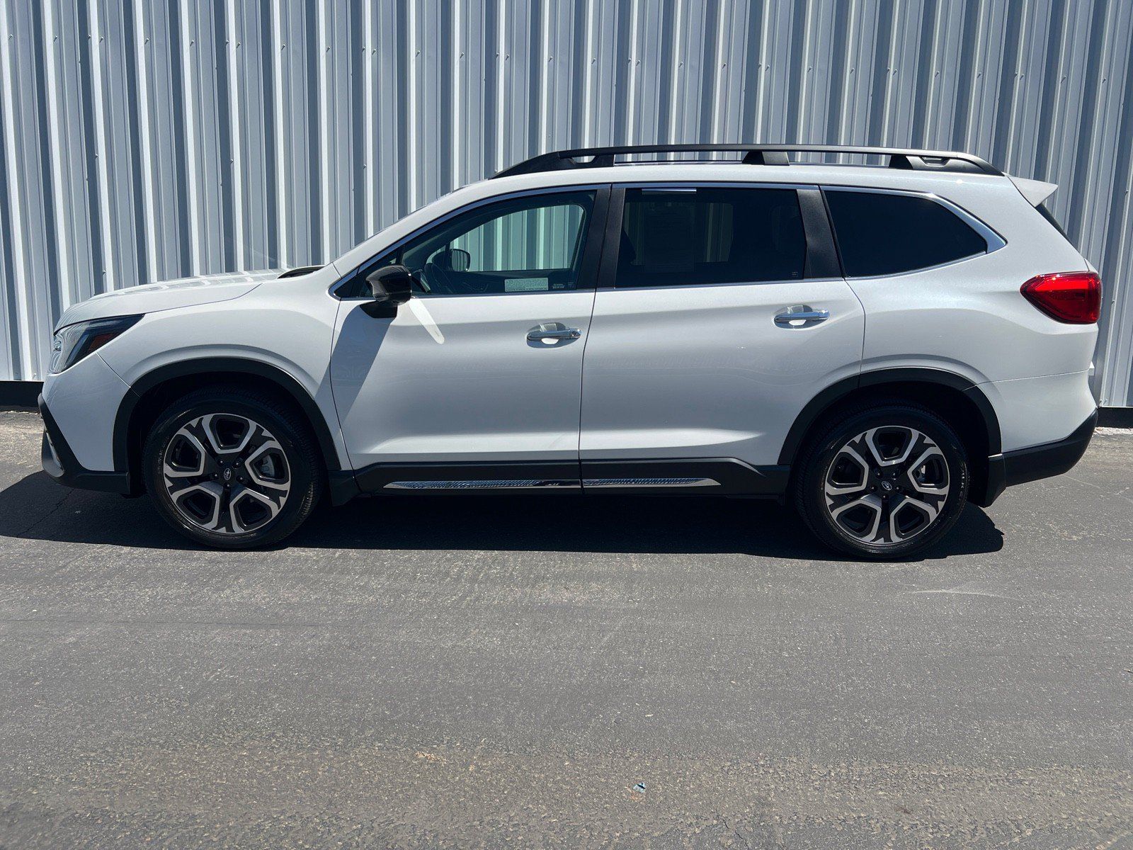 Used 2025 Subaru Ascent Touring w/ Popular Package #1 AWD/4WD image 5