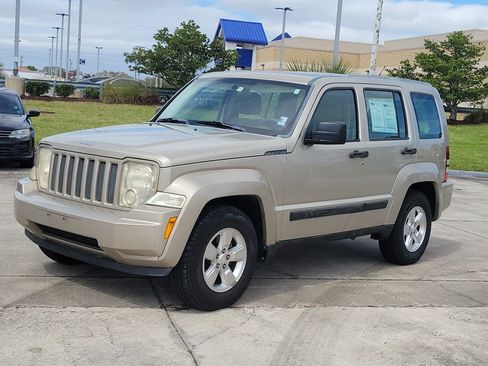 Used 2011 Jeep Liberty Sport image 2