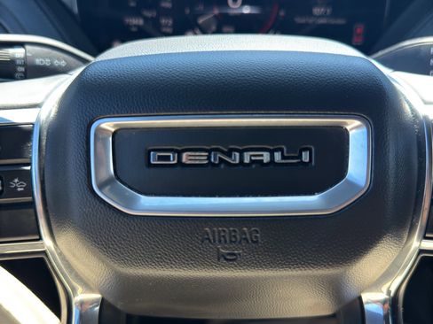 Used 2025 GMC Yukon XL Denali AWD/4WD image 40