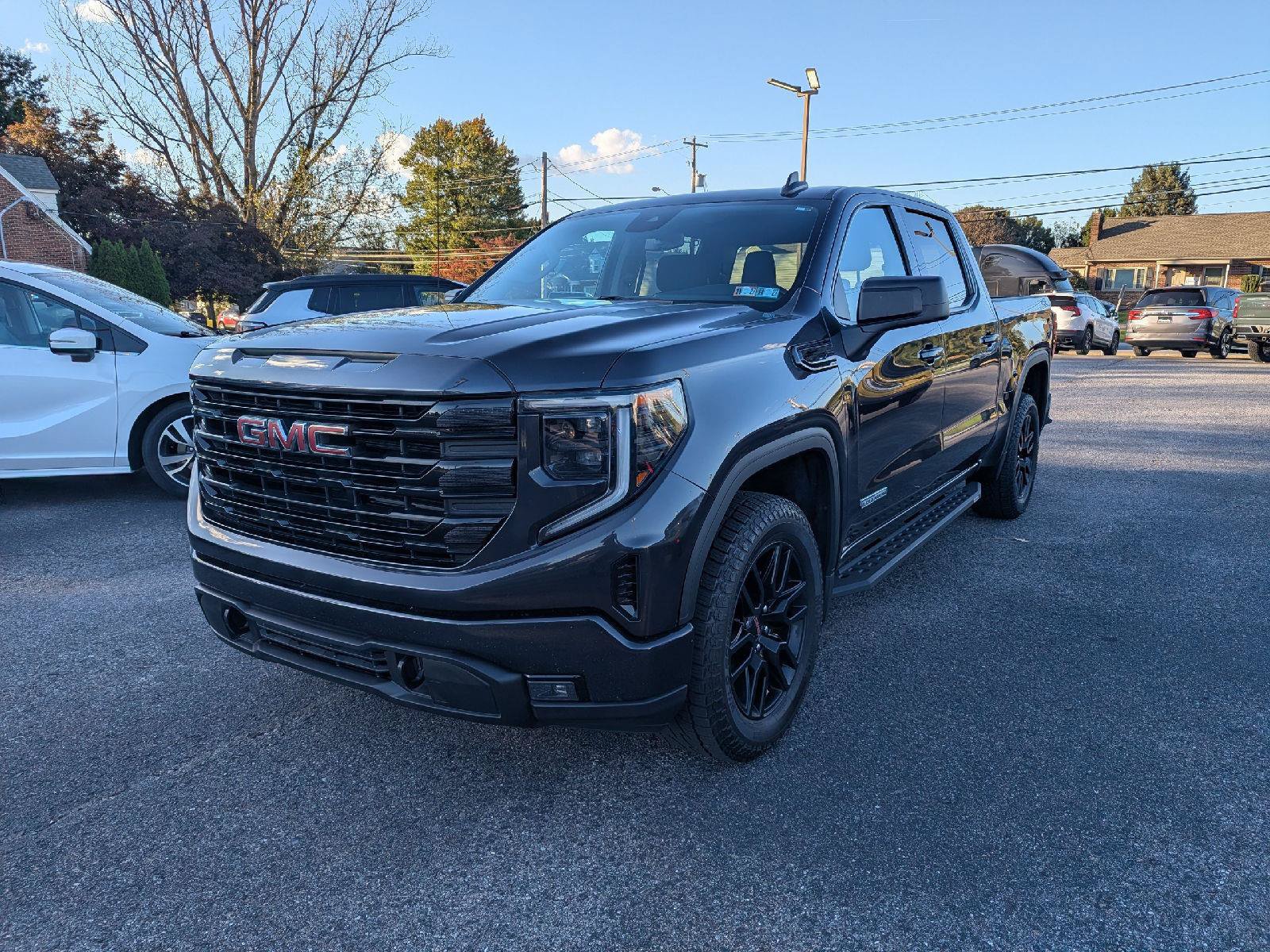 Used 2023 GMC Sierra 1500 Elevation AWD/4WD image 3