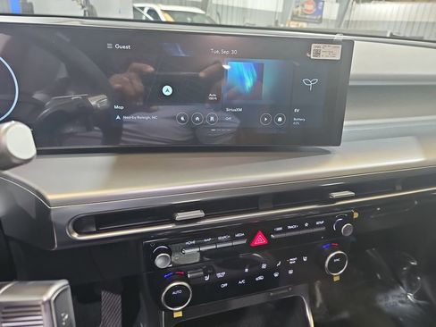 New 2026 Hyundai Ioniq 9 SE w/ Tow & Go Package AWD/4WD image 21
