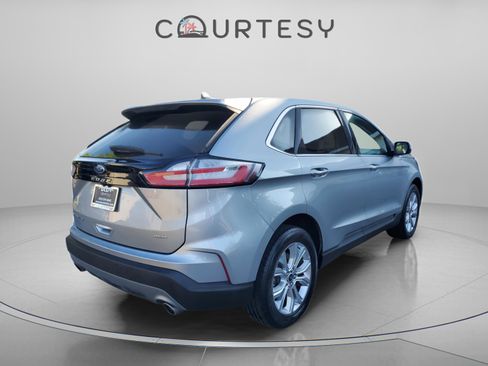 Used 2024 Ford Edge Titanium image 3