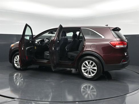 Used 2018 Kia Sorento AWD image 38