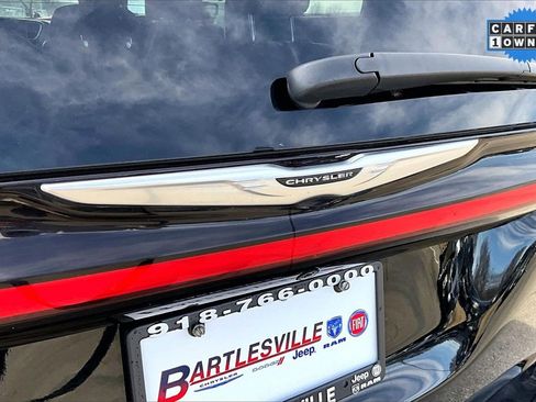 Used 2024 Chrysler Pacifica Touring-L image 14