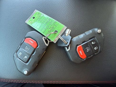 Used 2021 Jeep Wrangler Unlimited Rubicon w/ Dual Top Group image 40