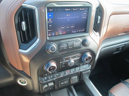 Used 2022 Chevrolet Silverado 2500 High Country w/ Technology Package image 28