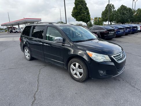 Used 2010 Volkswagen Routan SEL Premium FWD image 7
