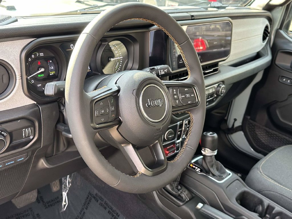 Used 2024 Jeep Wrangler Unlimited AWD/4WD image 2