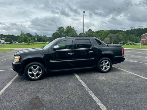 Used 2011 Chevrolet Avalanche LTZ AWD/4WD image 13