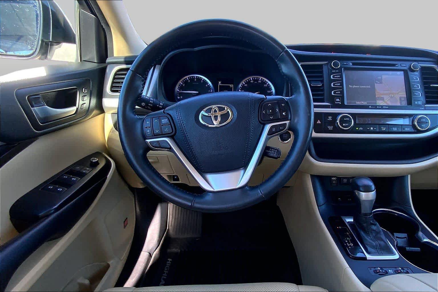 Used 2018 Toyota Highlander Limited Platinum AWD/4WD image 6
