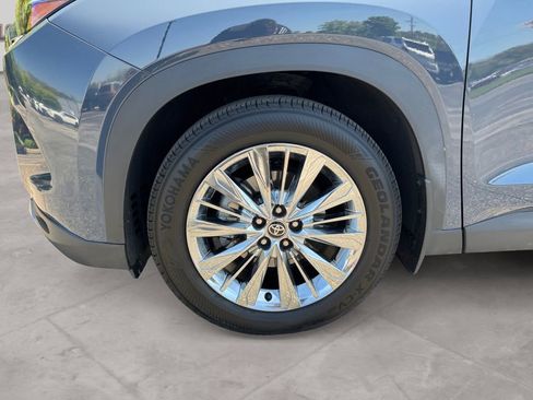 Used 2025 Toyota Grand Highlander AWD image 14