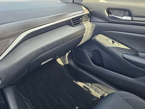 Used 2024 Nissan Altima 2.5 SV FWD image 26
