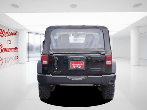 Used 2016 Jeep Wrangler Rubicon w/ Power Convenience Group AWD/4WD image 6