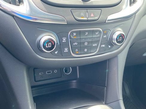 Used 2024 Chevrolet Equinox LT FWD image 12