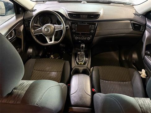 Used 2018 Nissan Rogue SV image 10