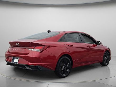 Used 2022 Hyundai Elantra SEL w/ Convenience Package FWD image 7
