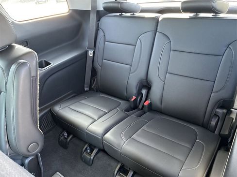 Used 2023 GMC Acadia SLT w/ Elevation Edition image 22