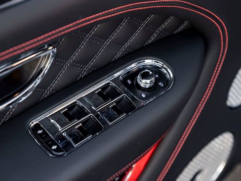 Certified 2025 Bentley Bentayga AWD/4WD image 27