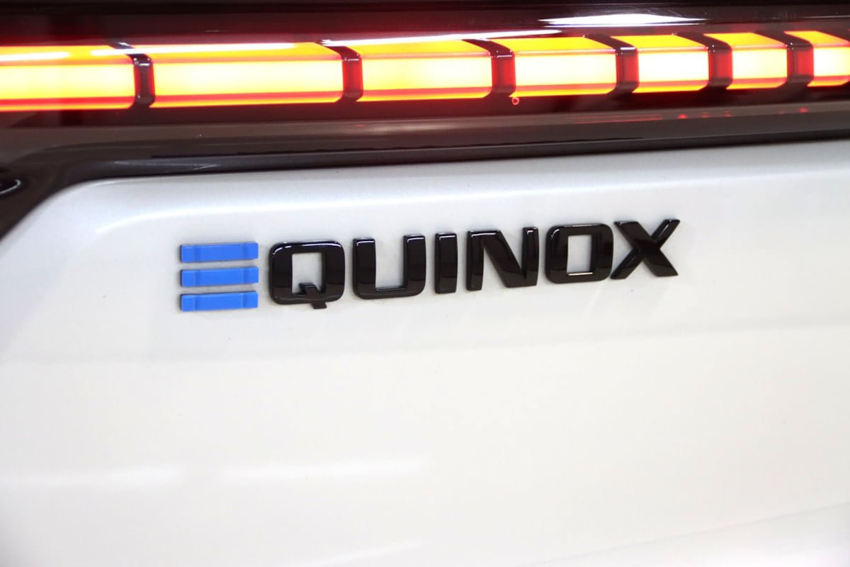Used 2025 Chevrolet Equinox EV RS FWD image 10