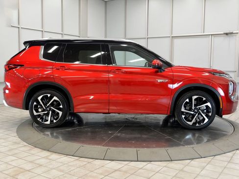 Used 2025 Mitsubishi Outlander SEL image 9