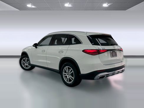 Used 2023 Mercedes-Benz GLC 300 4MATIC image 3