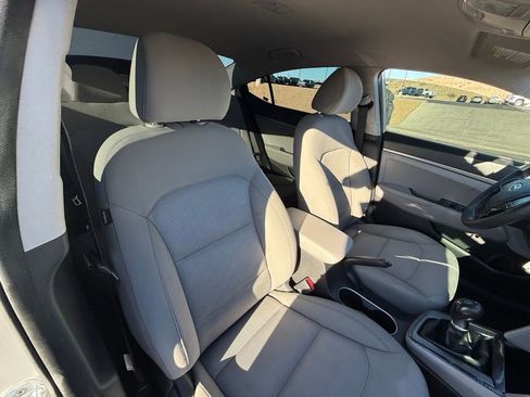 Used 2017 Hyundai Elantra SE image 13