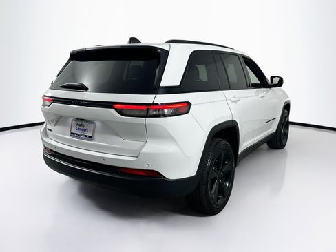 Used 2023 Jeep Grand Cherokee Altitude AWD/4WD image 5