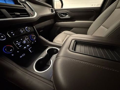 Used 2022 Chevrolet Tahoe Z71 w/ Luxury Package image 25