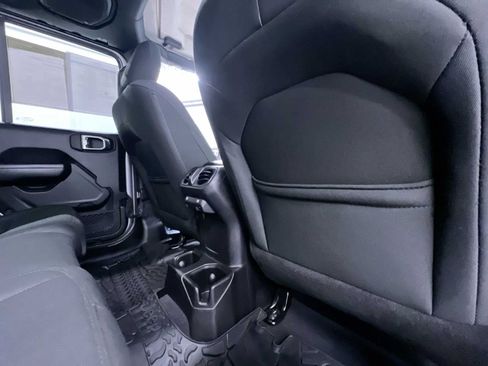 Used 2018 Jeep Wrangler Unlimited Sport S AWD/4WD image 39