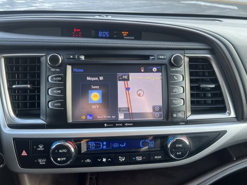 Used 2019 Toyota Highlander XLE image 25