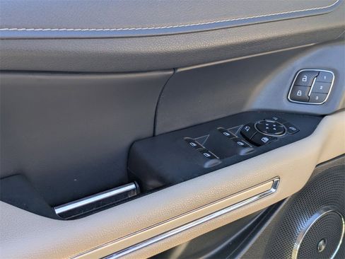 Used 2024 Ford Expedition Limited image 13