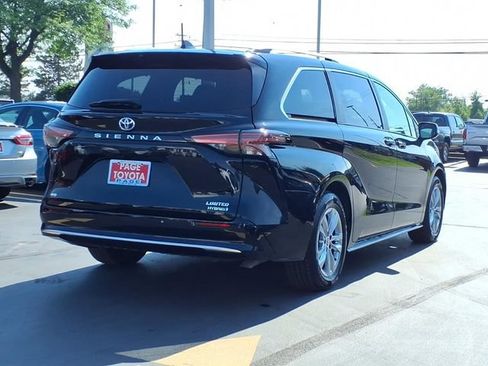 Certified 2022 Toyota Sienna Limited AWD/4WD image 4